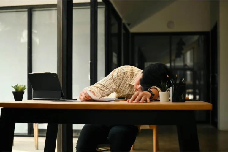 tükenmişlik sendromu nedir-belirtileri-nedenleri